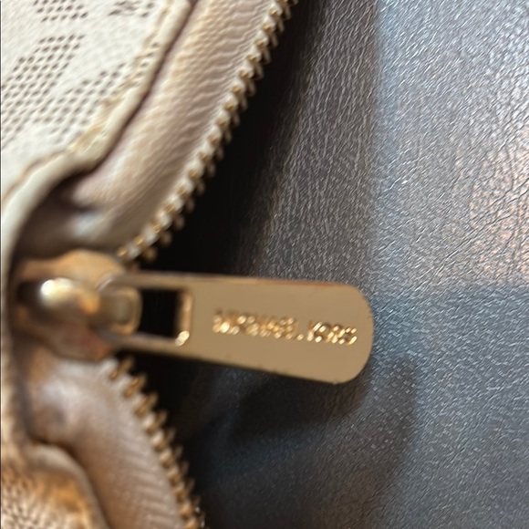 Michael Kors wallet - Picture 11 of 11